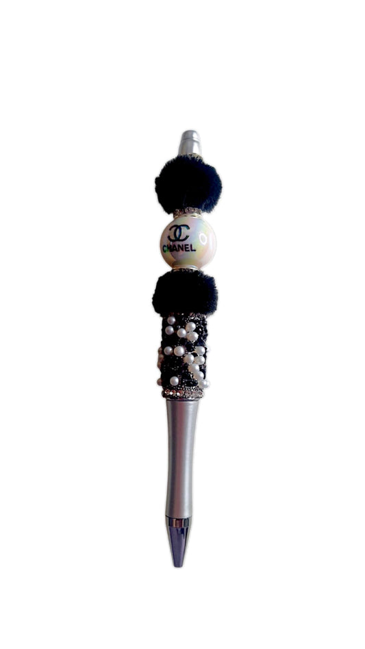 Stylo à perles C et pompons noirs